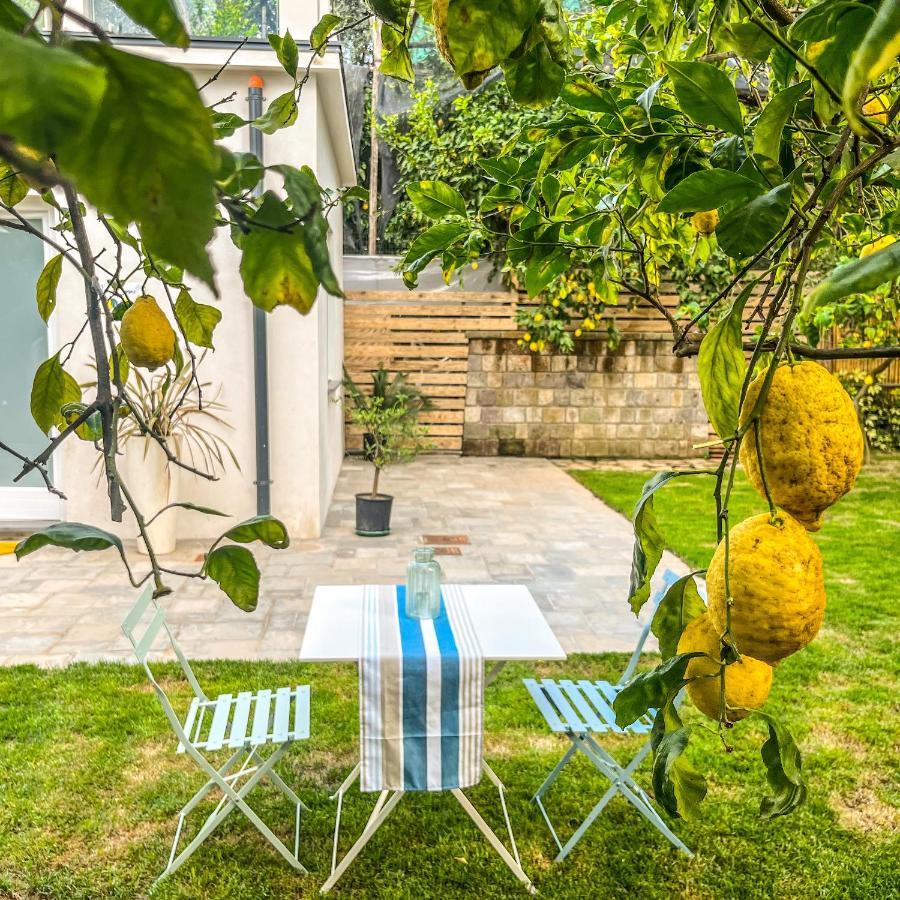 Bed and Breakfast Flavia'S Lemons Сорренто Екстер'єр фото